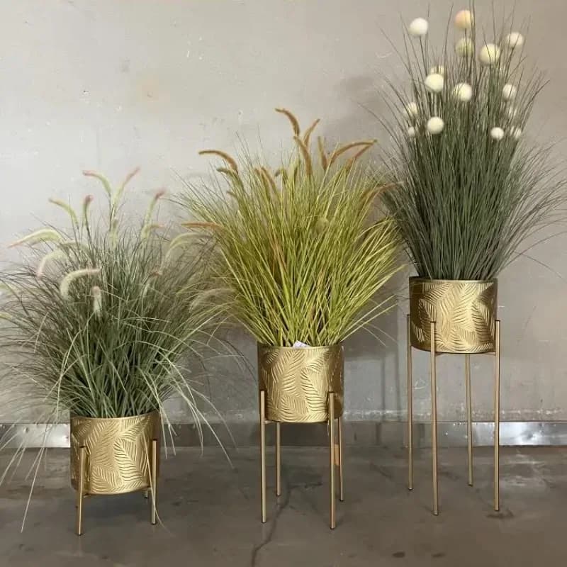 Moderna cremagliera per piante in ferro dorato Set di secchi per fiori in vaso verde in tre pezzi Design concavo portavasi rotondo