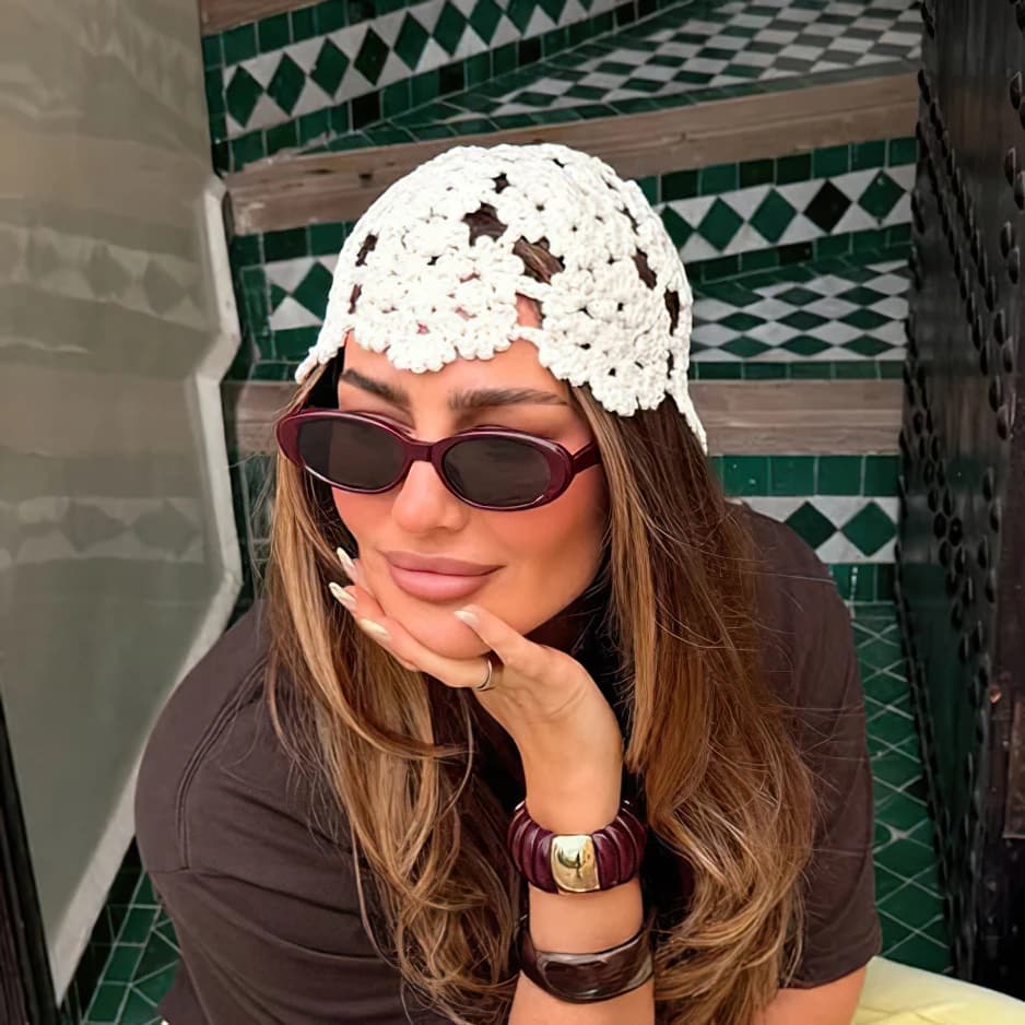 Cappello all'uncinetto fatto a mano da donna, berretto estivo traforato, copricapo alla moda Y2K, berretto alla francese, cappello versatile da infilare.