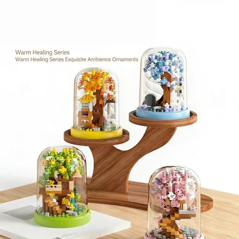 Nuovo set di quattro giocattoli a forma di casetta sull'albero con blocchi da costruzione per le stagioni primavera, estate, autunno e inverno, perfetti per il soggiorno.