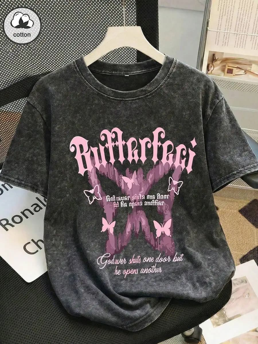 T-Shirt da Donna in Cotone Lavato con Stampa Grafica Farfalla Rosa, Stile Y2K Streetwear, Casual, Collo Tondo, Manica Corta
