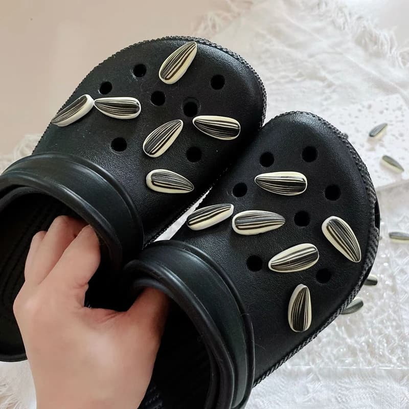 Sweet Cute Girly Charms Designer Elegant Vintage Simulated melon seeds Shoe Jewelry All-match Flower Shoe Charms for Hole Shoes