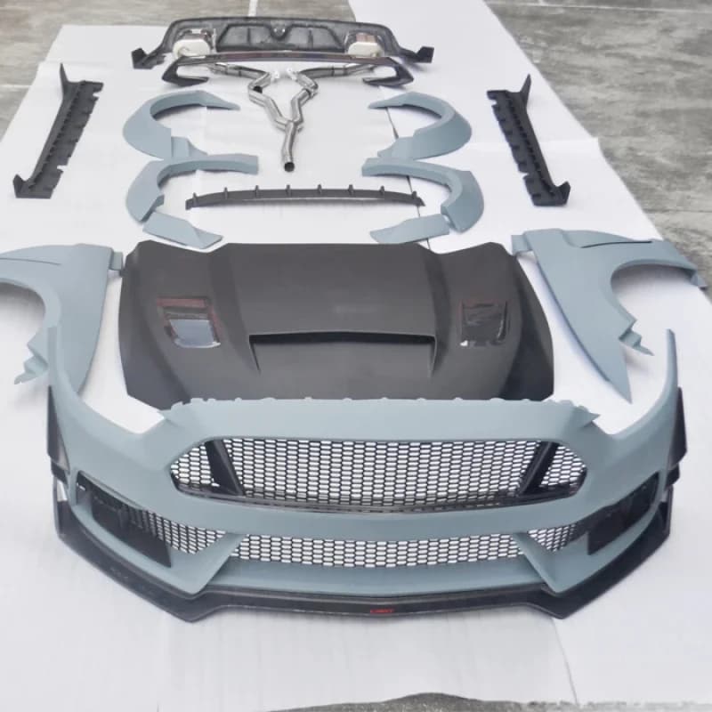 Mustang Carrozzeria Kit: Front bumper, Rear bumper, Large mudguards, Hood, Carbon Fiber Front Lip, Rear Diffuser, Side Miniskirt
