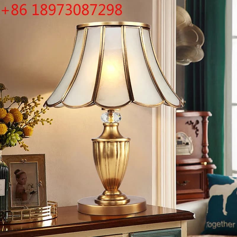 Lampada da scrivania americana interamente in rame dal pavimento al soffitto Lampada da scrivania europea per camera da letto leggera di lusso per soggiorno Lampada da scrivania da comodino per studio di lusso di fascia alta