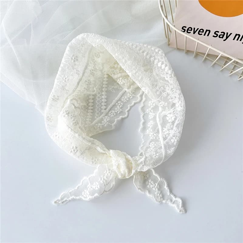Lace Triangle Scarf with Embroidered Flowers Small Shawl Crochet Neck Scarf Solid Color Copricapo Bandana Handkerchief Hijab