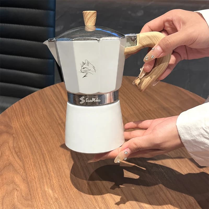 Caffettiera Moka 3/6 Tazze - Macchina per Espresso Italiana da Fornello per Gas ed Elettrico, Classica Greca Cafetera Macchinetta Caffè con Valvola di Sicurezza