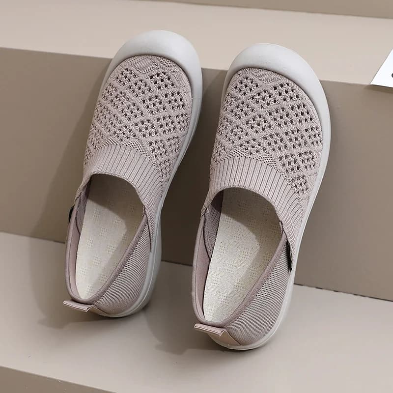 Le scarpe estive da donna traspiranti e comode antiscivolo possono essere indossate all'esterno delle scarpe casual possono essere indossate su molte occasioni