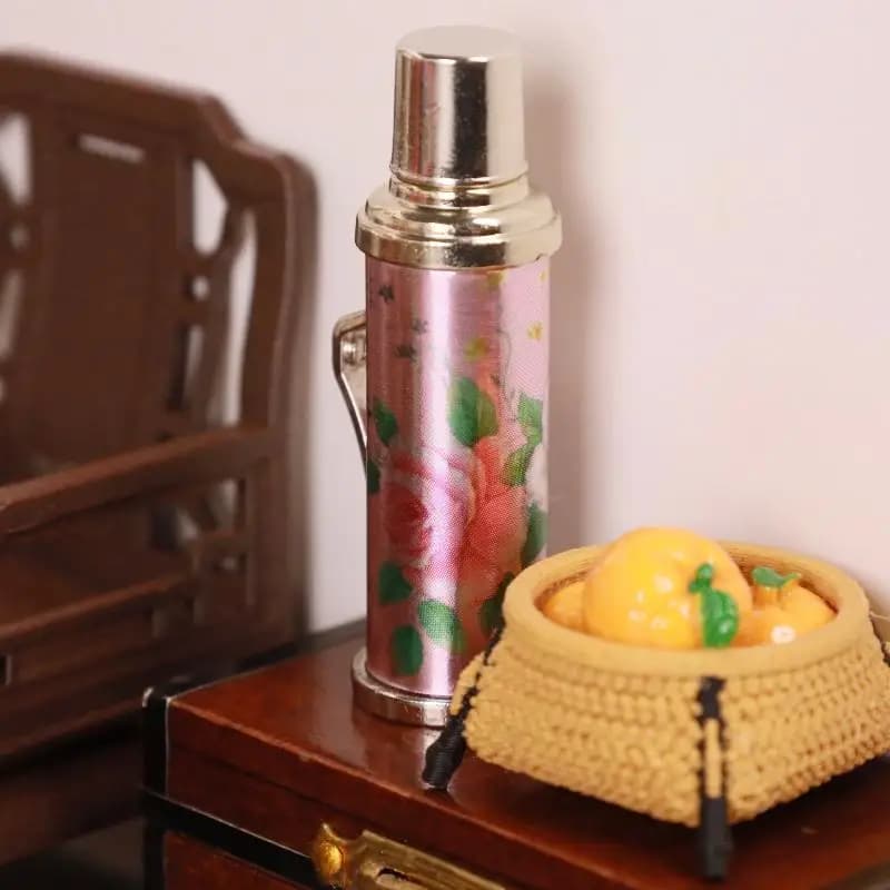 Set di Decorazioni in Miniatura 1/12 per Casa delle Bambole, Scena Nostalgica Cinese con Bottiglia d'Acqua Calda in Lega, Accessori per Casa delle Bambole