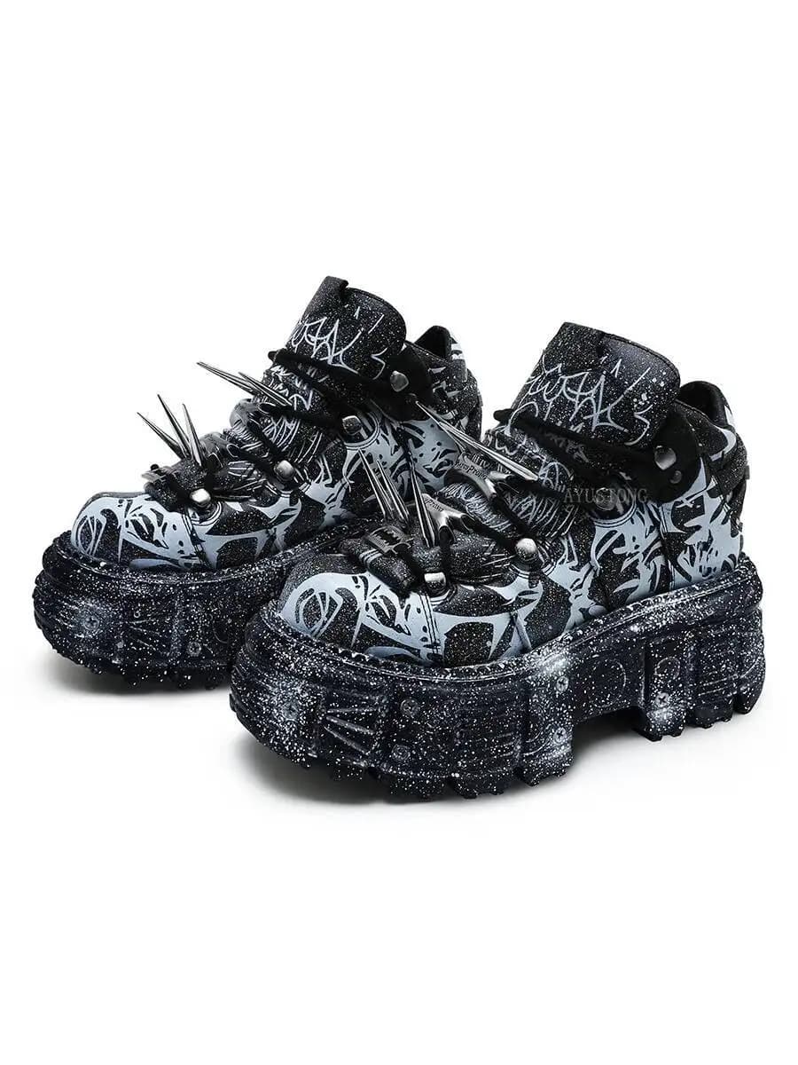 Punk Rock Rivetto in metallo Nuova piattaforma di moda Testa tonda Sport Scarpe con plateau per il tempo libero Scarpa singola con stampa a colori misti