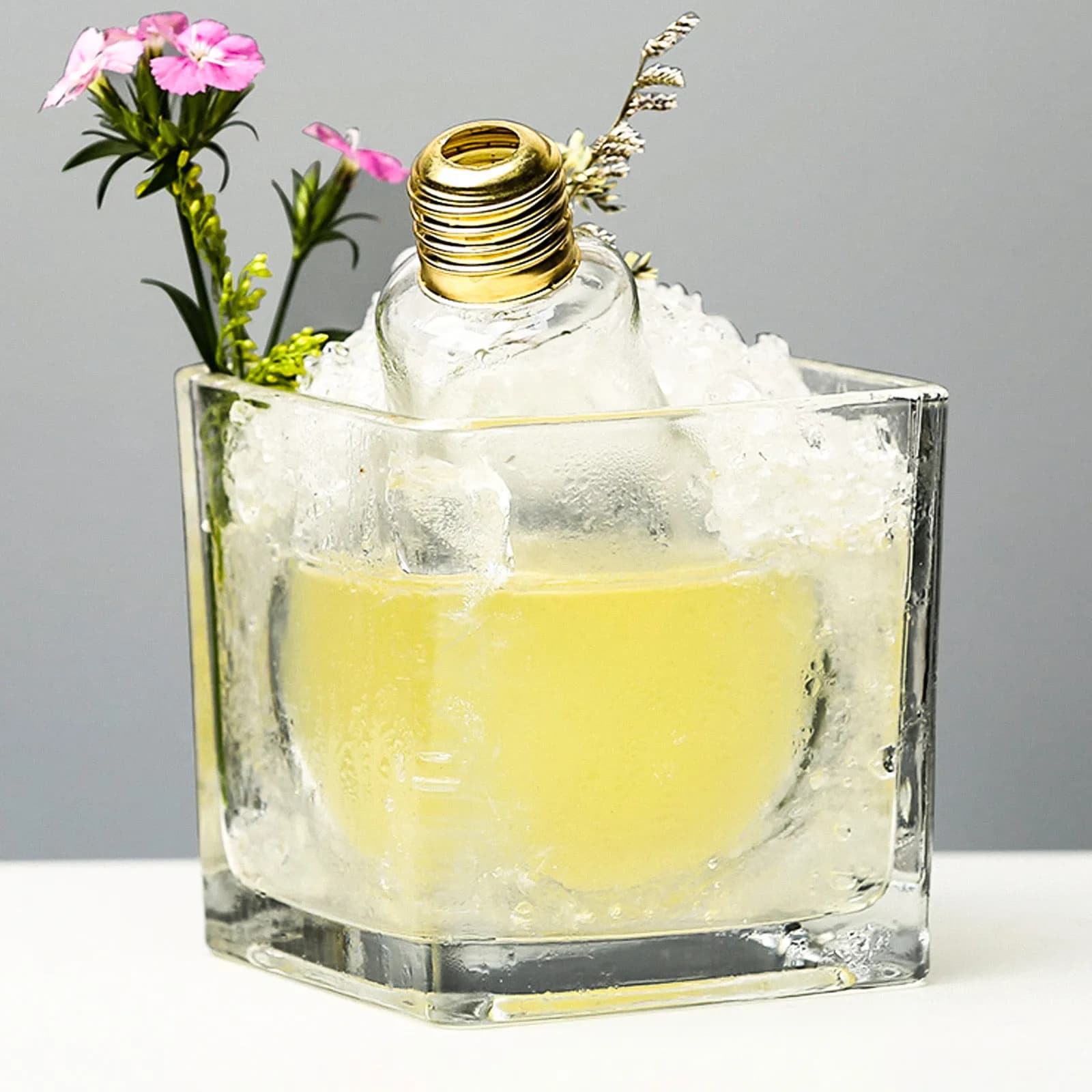 Bicchiere da Vino Rosso a Forma di Lampadina, Creativo Porta Cocktail, Contenitore per Succhi e Bevande, Ideale per Feste, Bar e Banchetti