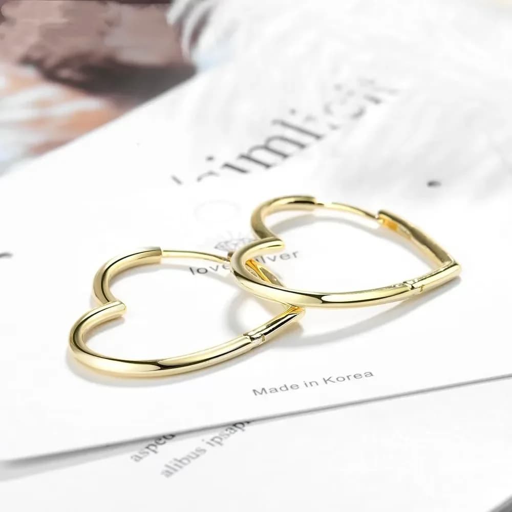 Orecchini a clip a forma di cuore lucido per donna, minimalisti, dolci ed eleganti, senza piercing.