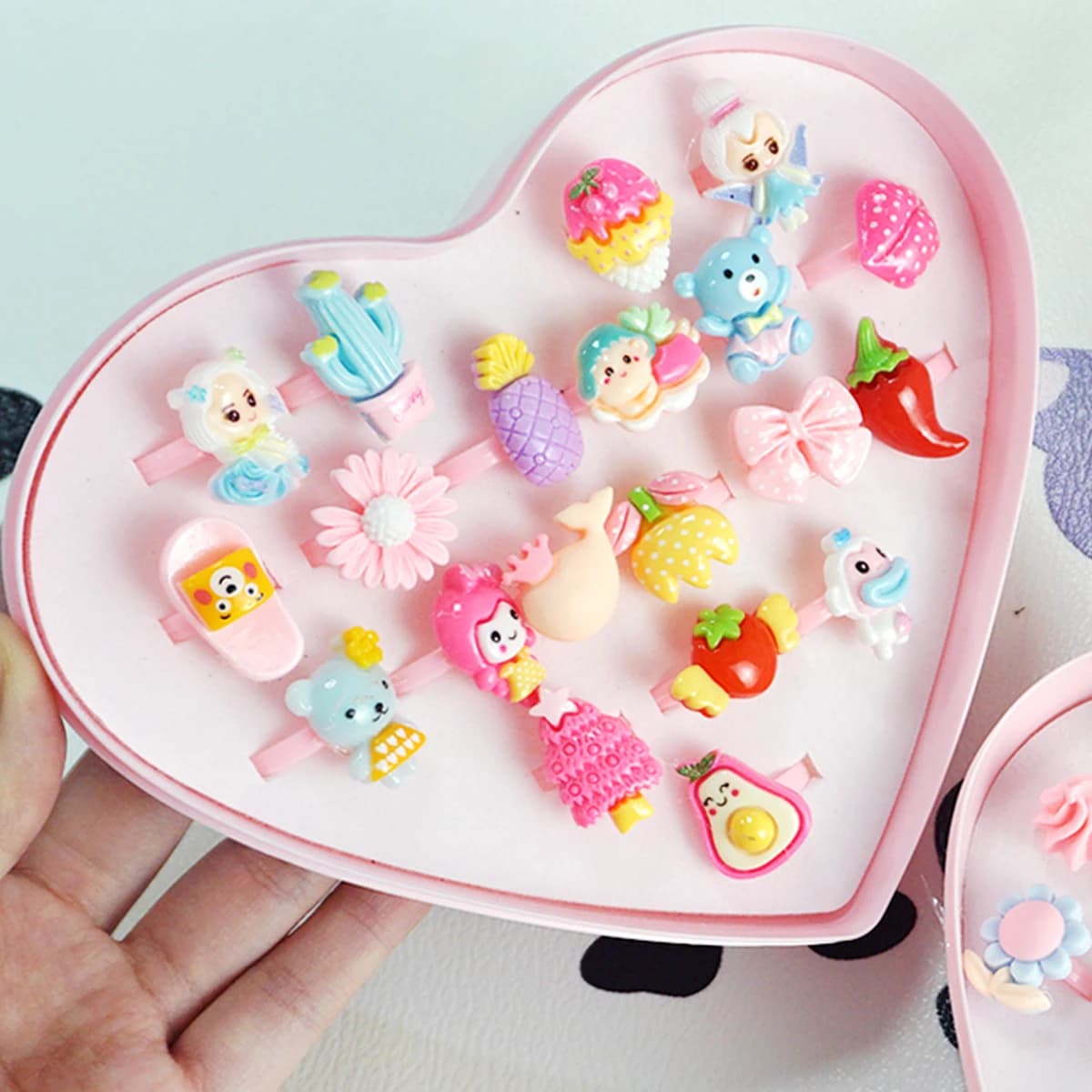 20Pcs Cartoon Little Girl Rings Mini Animals Flowers Set di gioielli per bambini con Love Display Bag giochi di imitazione Dress Up Rings