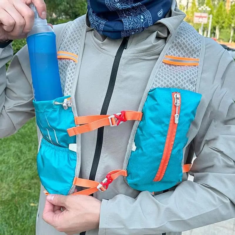 Running hydration vest for women Running water backpack Moisturizing vest chest bag with slim waterproof bladder for women's excursions