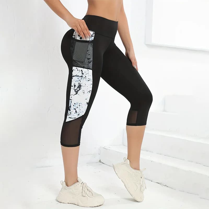 Leggings capri sportivi con stampa marmorizzata per il sollevamento del sedere con tasche, pantaloni capri attillati da yoga a vita alta, abbigliamento sportivo da donna 2025