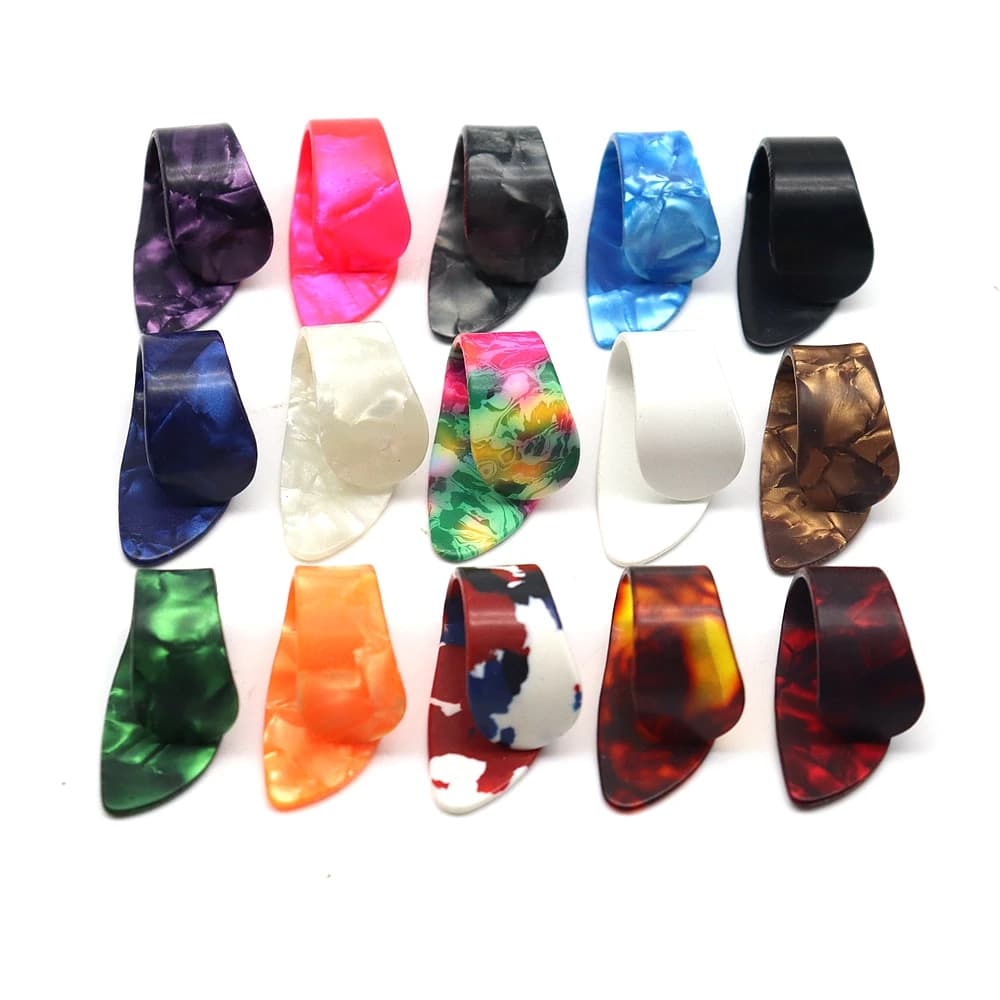 50 pz/100 pz Celluloide Chitarra Pollice Dito Picks Plettri Dito Plettri Piatto Pollice Colore Casuale