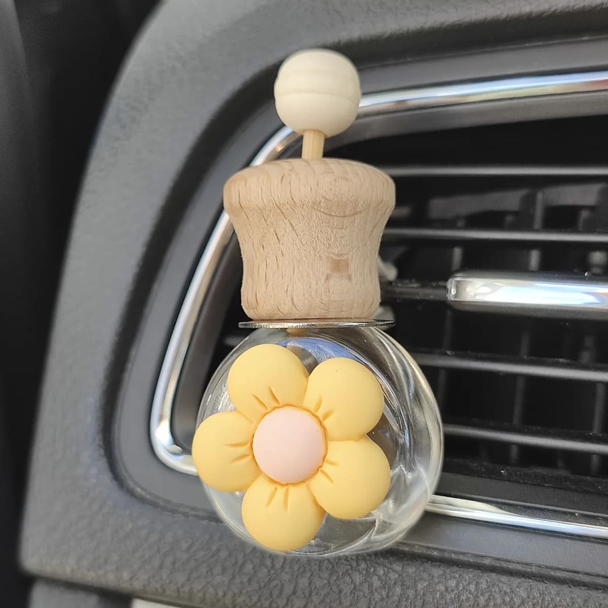1 bottle of perfume for car, flower, air intake, essential oil for aromatherapy, secondary packaging, nice accessories for interior decoration