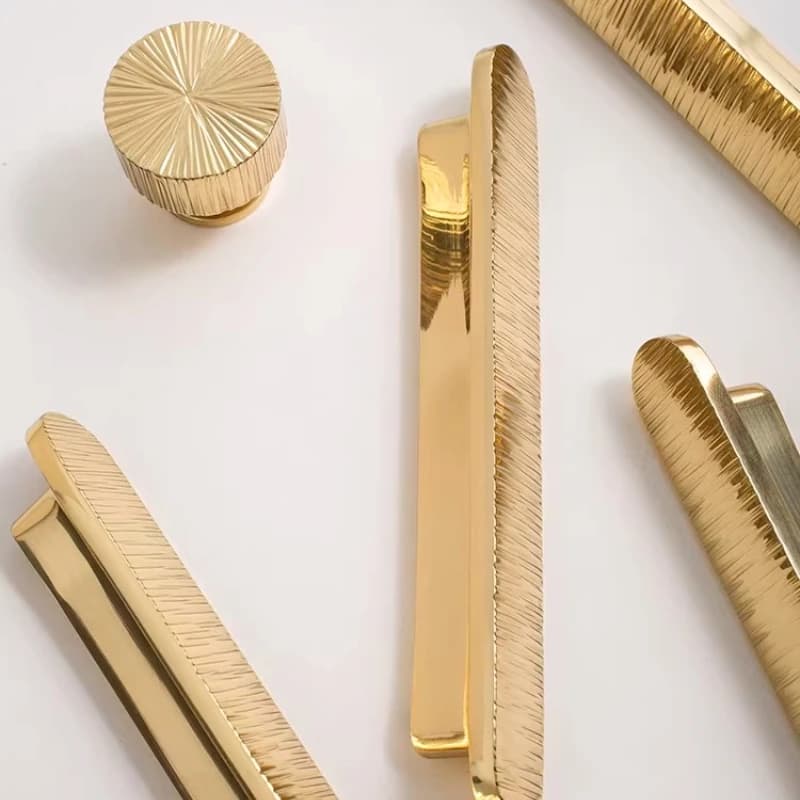 Maniglia a barra lunga in ottone massiccio con linee verticali per mobili da cucina, armadi da camera da letto, cassetti e porte, finitura oro