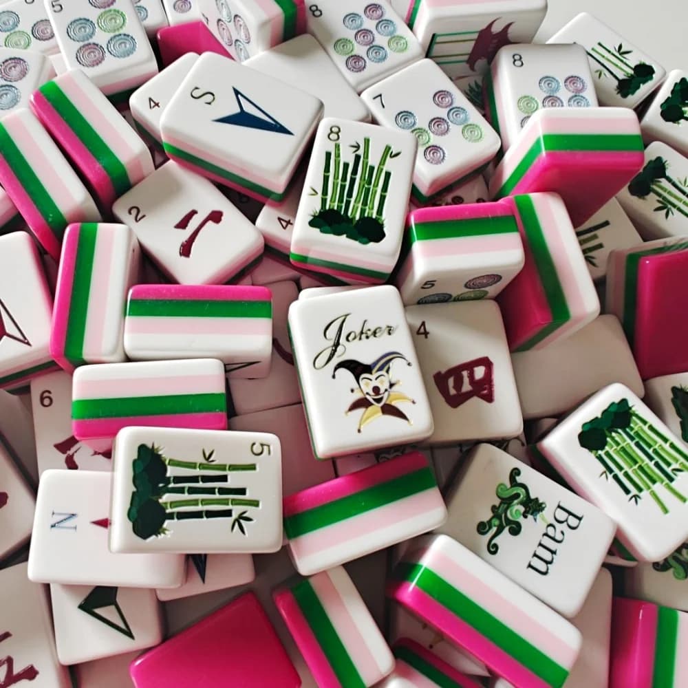 OMHJGO Custom Engraved American Mahjong Tiles 4-Layer Acrylic Rose Red Luxury Modern Mahjong Sets Family Entertainment Mah Jongg