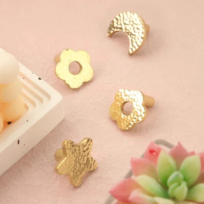 Maniglie per armadietti con martello in ottone massiccio per la cameretta dei bambini Pomelli per cassetti con stelle carine, luna e fiori per bambini Maniglie per guardaroba dorate