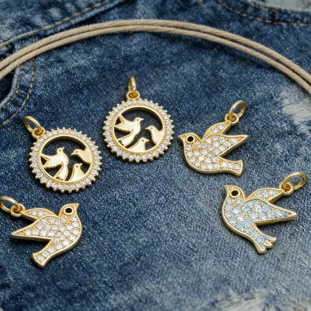 5 Pezzi Ciondoli in Ottone con Zirconia Cubica Scintillante, Design Vintage a Uccello, Rotondi Cavi per Creazione Gioielli Fai da Te, Collane, Bracciali, Orecchini