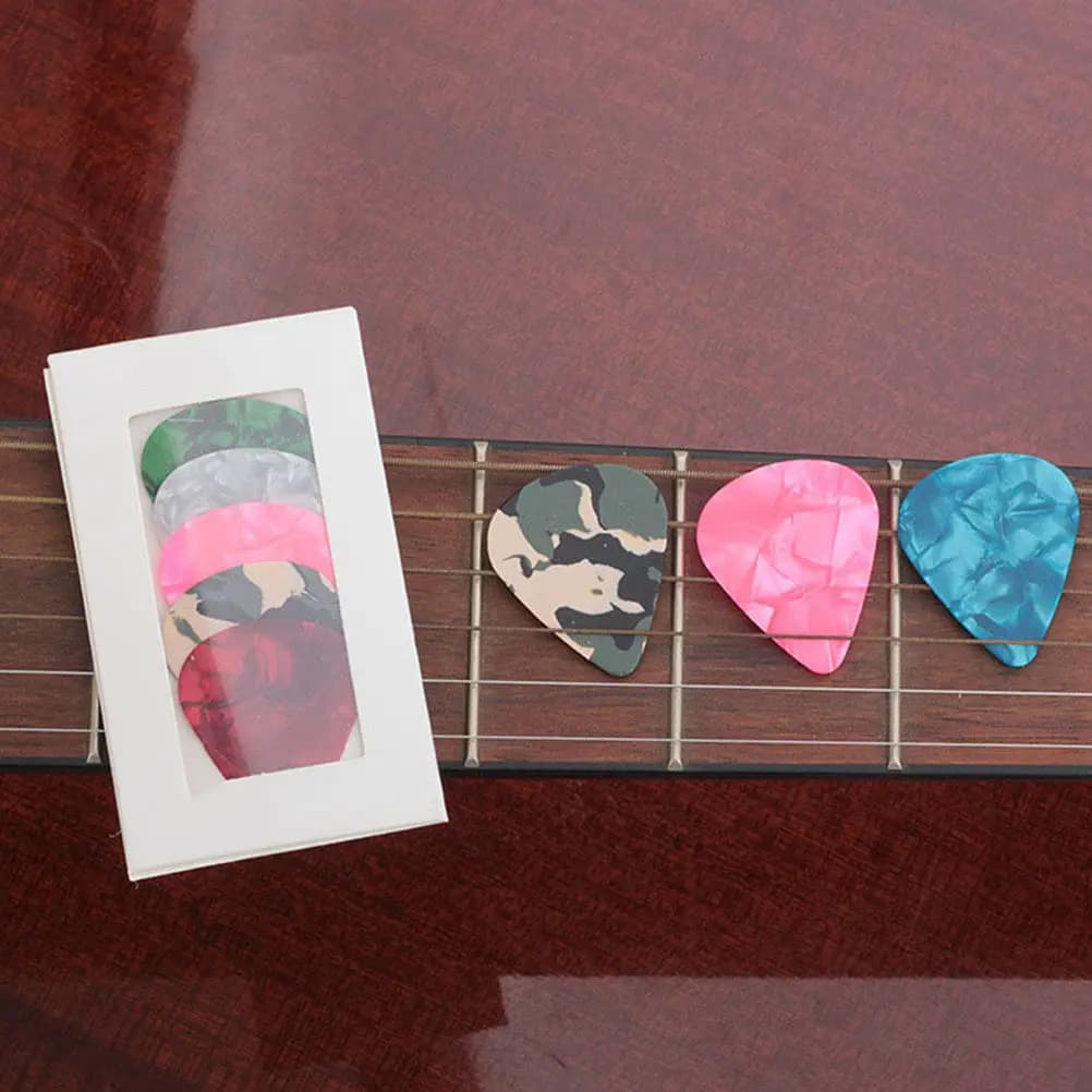 Set di 5 plettri per chitarra in plastica resistente, leggeri e compatti, per suonare chitarra folk, elettrica, ukulele, protezione per le dita, comfort