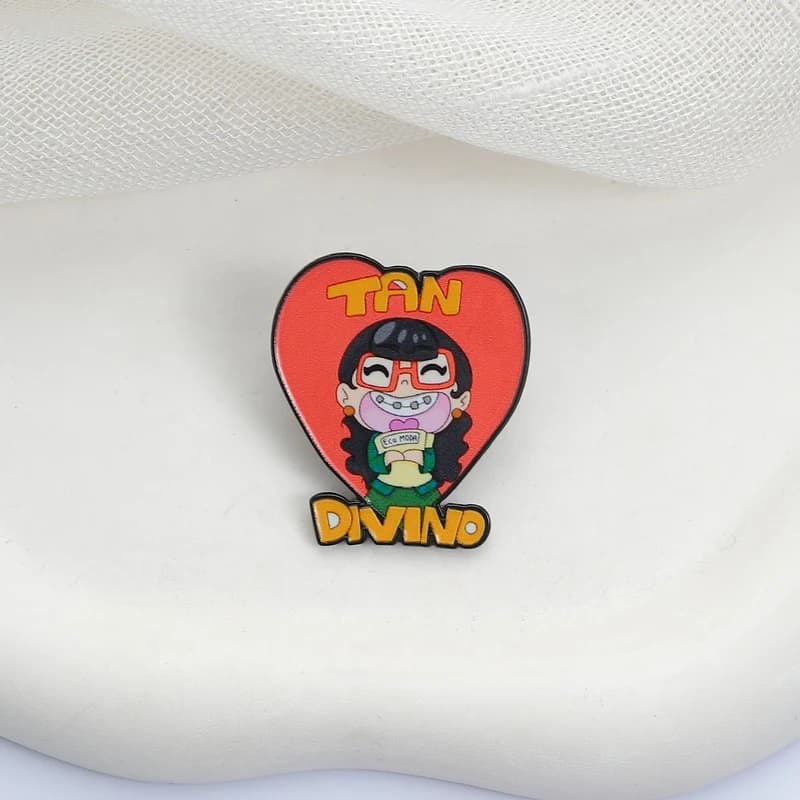 Spille in metallo smaltato con personaggi dei cartoni animati TAN DIVINO, spille alla moda da appendere al risvolto, distintivi per zaini e vestiti, gioielli regalo per amici