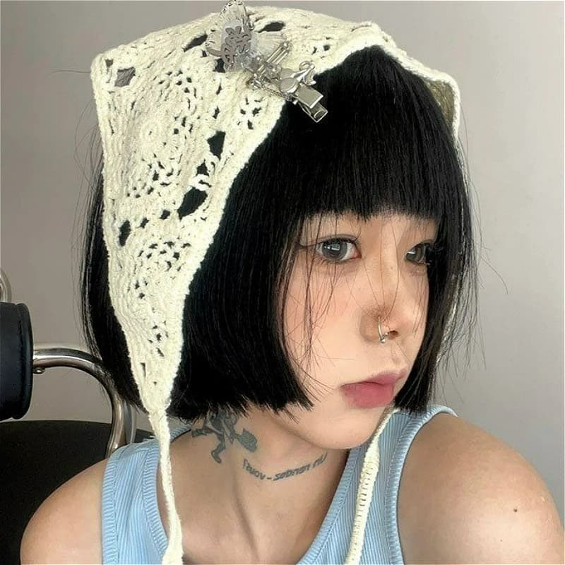 Sciarpa Triangolare Traforata a Fiori Lavorata a Maglia per Donne e Ragazze, Foulard Beige all'Uncinetto, Bandana per Viaggi e Vacanze