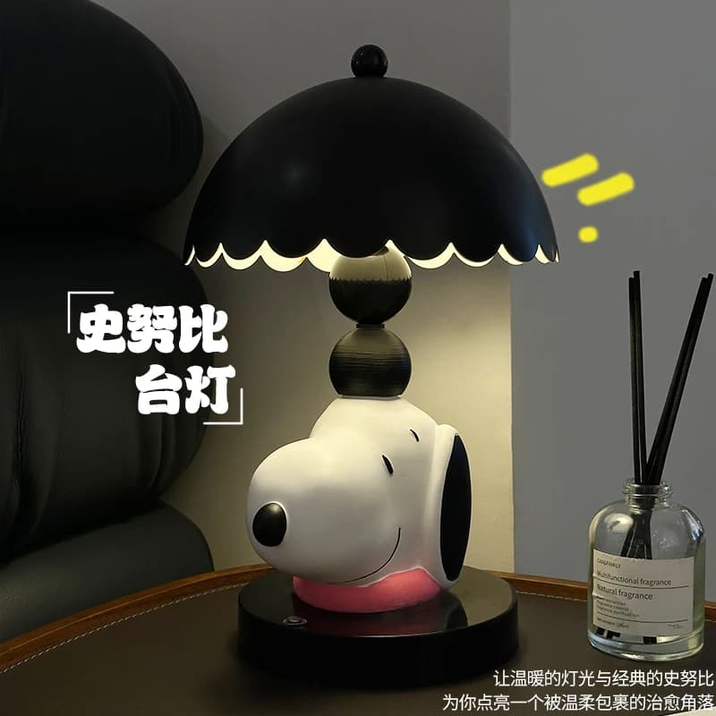 Lampada da comodino con luce notturna Snoopy per la cameretta dei bambini, lampada da tavolo a forma di cartone animato, arredamento carino per la camera da letto delle ragazze, articoli creativi per la casa