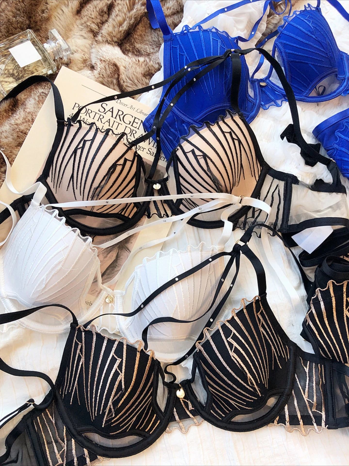 Completo Intimo Sexy con Reggiseno Push-Up Scavato e Coppe Sottili, Stile Francese, Classico con Lacci, Nero, Lingerie Tentazione, Set con Slip