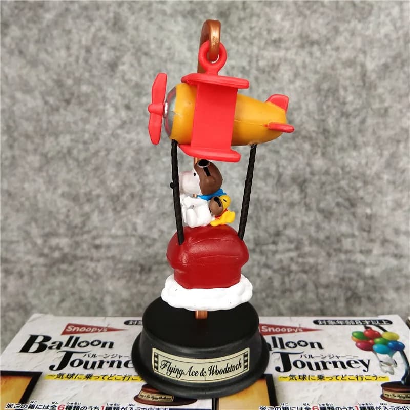RE-MENT Snoopys Action Figures Hot Air Balloon Tour Series Blind Box Toys Collection Ornamento da scrivania Regali di compleanno per bambini