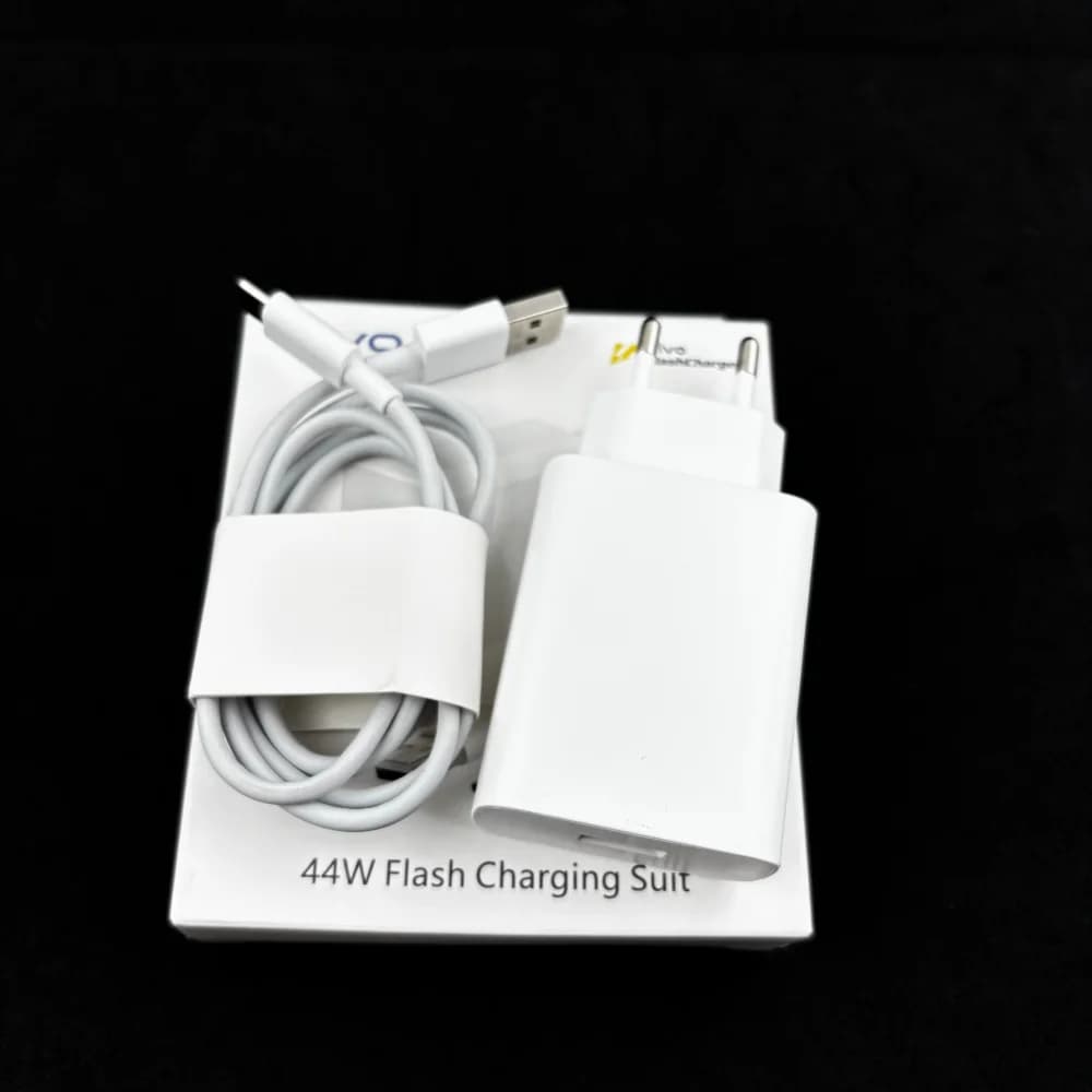 VIVO 44W Super Flash Charge Kit con spina EU, caricabatterie rapido con adattatore e cavo Type C da 1M per VIVO X300 X200 Ultra X90 X70 FE X60 Pro S12 S15