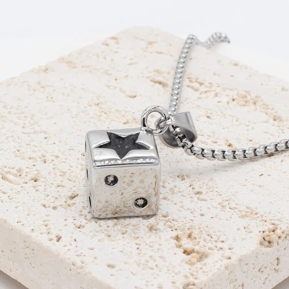 Collana Vintage Regolabile con Ciondolo in Acciaio al Titanio per Uomo e Donna, Catena alla Moda per Clavicola, Gioiello Unico da Regalo