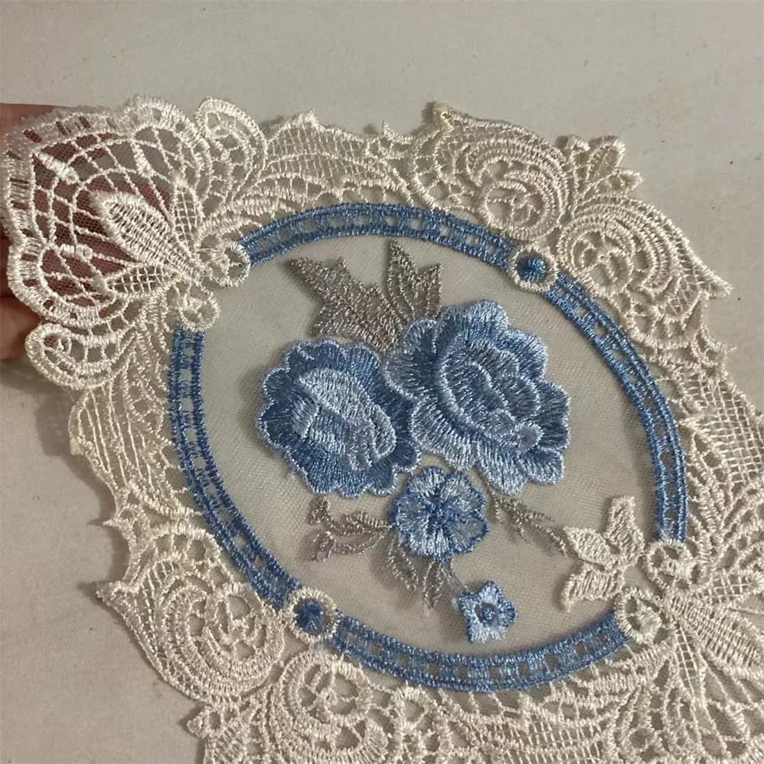 20*26.5cm Baby Blue Rose Lace Flower Applique Ribbon Trim for Sofa Curtain Towel Bed Cover Trimmings Home Textiles DIY Polyester