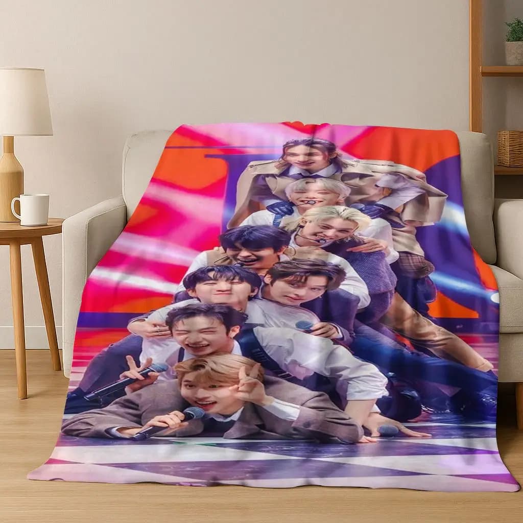 Ultima coperta di flanella per bambini Kpop Star Stray, morbida e calda coperta per camera da letto, soggiorno, letto, viaggio, campeggio, picnic, regalo