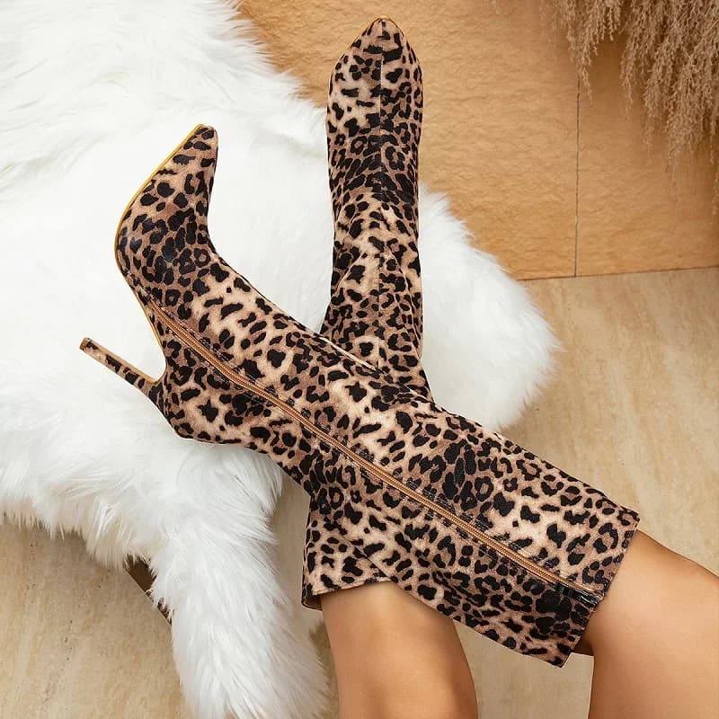Eilyken Design punta a punta tacchi alti sottili stivali al ginocchio da donna scarpe con stampa leopardata di moda stivaletti lunghi con cerniera