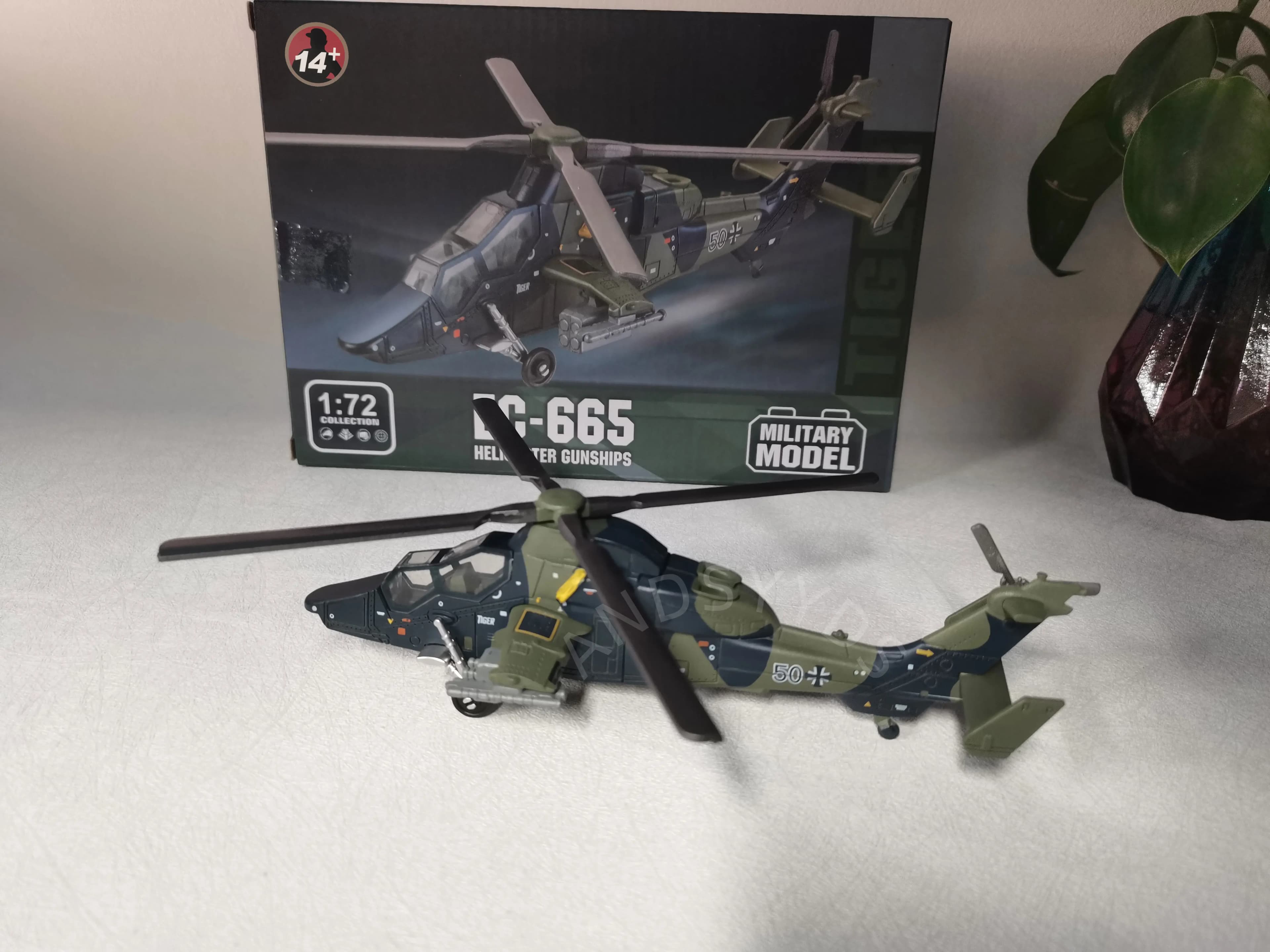 Giocattolo da caccia moderno pressofuso in plastica 1/72 Modello ABS EC-665 Kit di aerei da collezione per display educativo assemblato per costruire il regalo