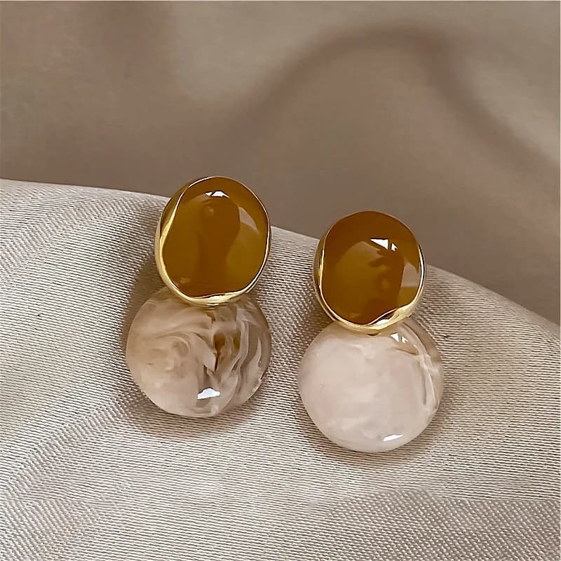 Orecchini pendenti in acrilico beige olio di smalto marrone per le donne Orecchini pendenti ovali doppi irregolari Dichiarazione Geometria Gioielli alla moda