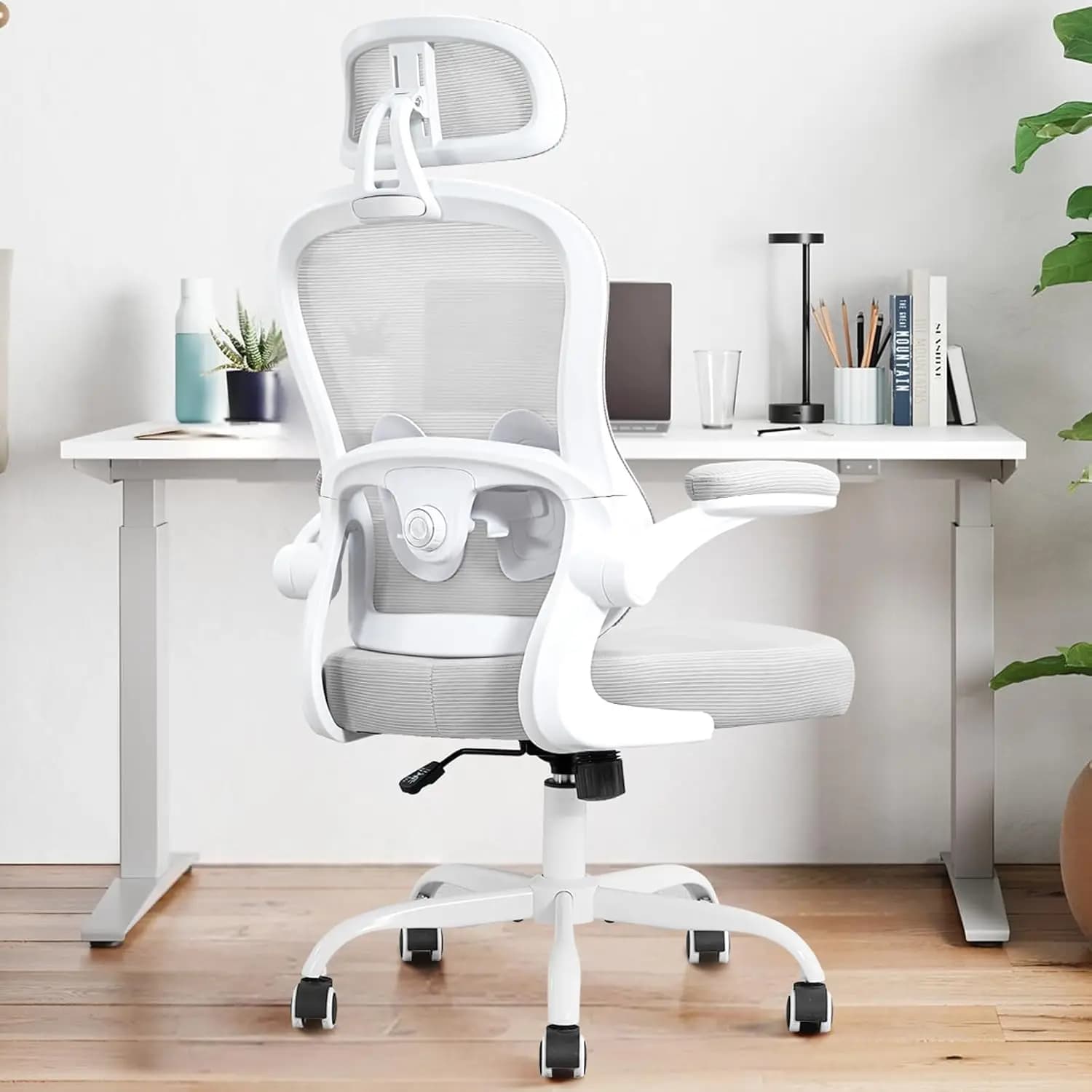 Sedia da Ufficio Ergonomica con Supporto Lombare, Poggiatesta, Cuscino a Molla, Funzione Dondolo, Braccioli Ribaltabili, in Rete, Grigia