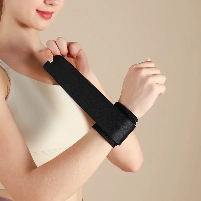 1 piece light and adjustable wrist support for kettlebell squat for weight lifting