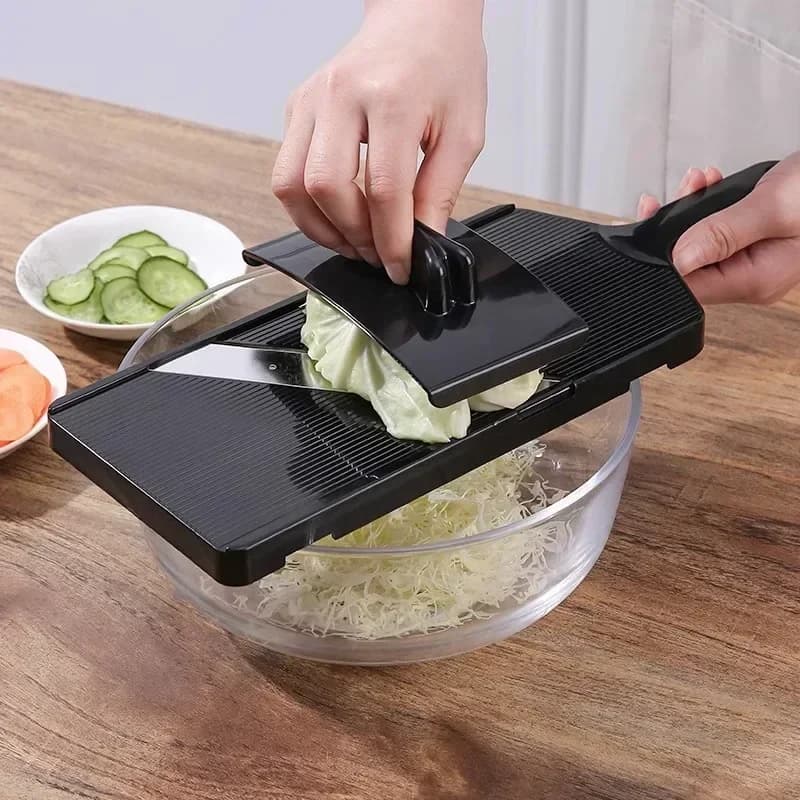 Tritatutto for meloni, machine to cut radishes and cabbages, and a dish of Japanese cuisine with shredded cabbages.