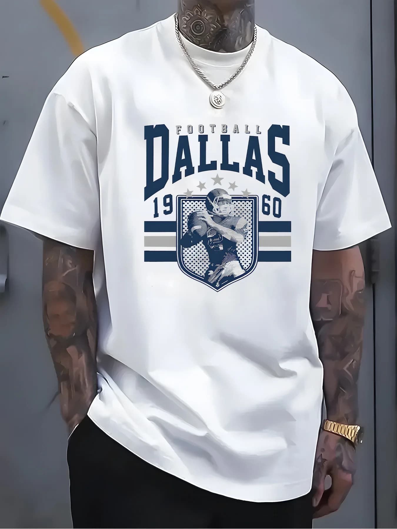 T-shirt da uomo con stampa a tema football di Dallas, realizzata in tessuto di cotone traspirante, stile casual sportivo e streetwear.