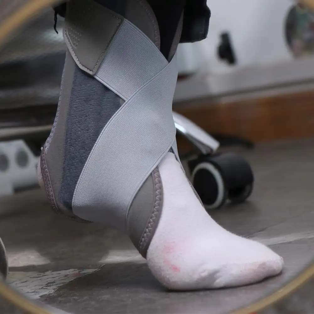 Fasce regolabili per caviglia con strisce in alluminio, supporto a compressione, cinghie elastiche spesse, protezione per caviglia, per contusioni e stiramenti
