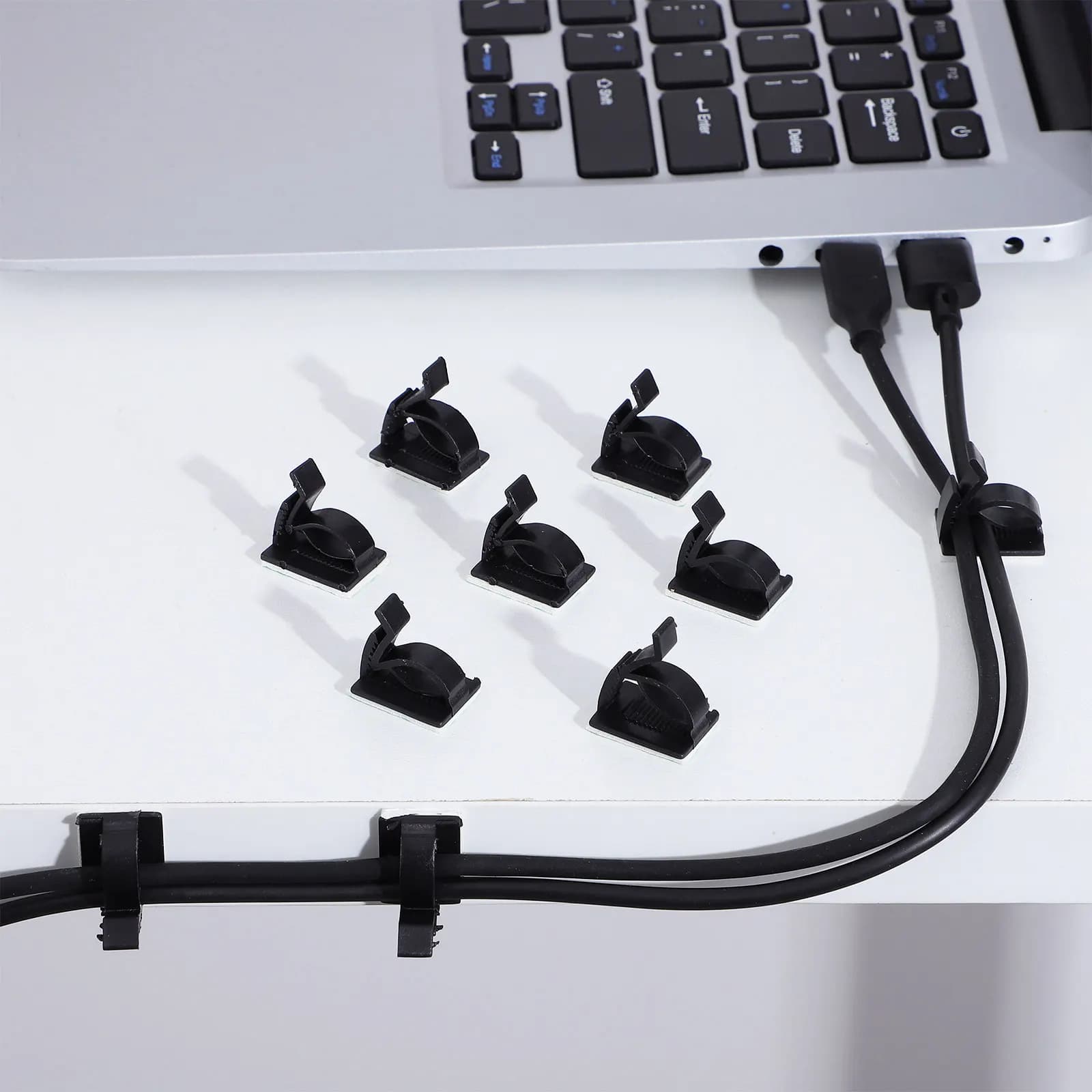 Clip per la gestione dei cavi da 10 pezzi, fermacavi adesivo resistente per cavi di alimentazione USB, cuffie, cavi di ricarica, organizer da scrivania