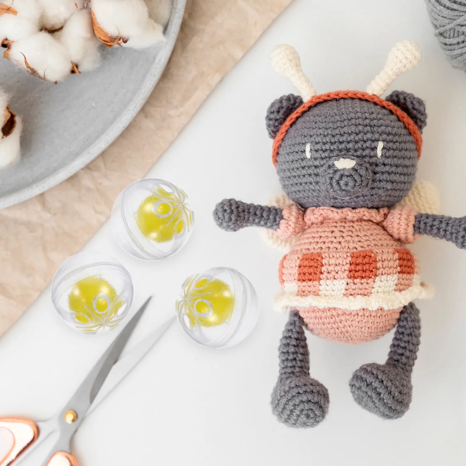 50 Pezzi Inserti Sonori a Sfera per Progetti Fai-da-Te di Peluche, Colori Vivaci, Sviluppo delle Abilità Motorie, Generatore di Rumore