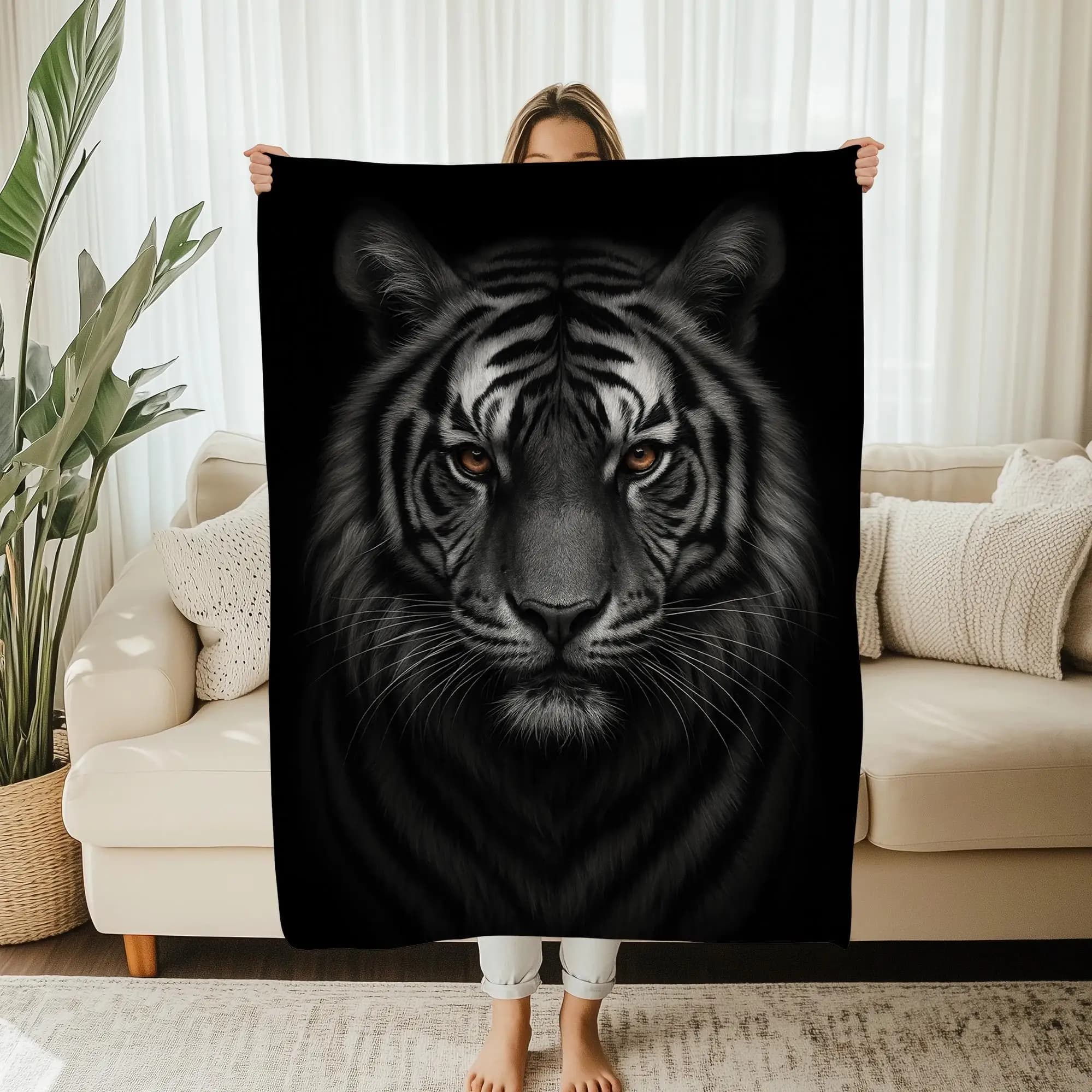 Coperta in pile Black Tiger - Morbido e accogliente plaid con stampa animalier realistica | Regalo per Lui e Amante dell'Arredamento Audace