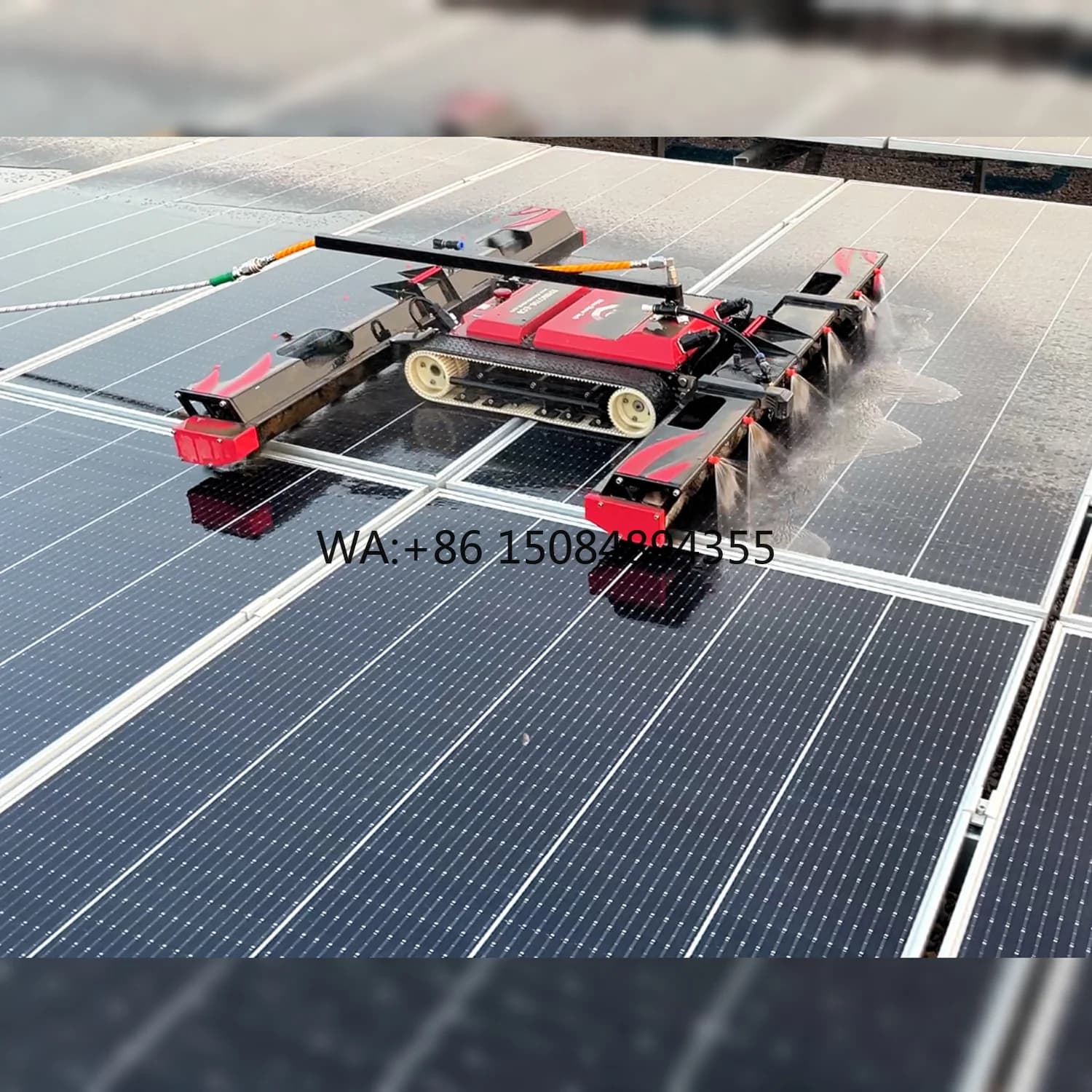 High Quality Battery Powered Solar Panel Cleaning Machine with Water Pump for Industrial Solar Farm PV Panel Deep Cleaning
