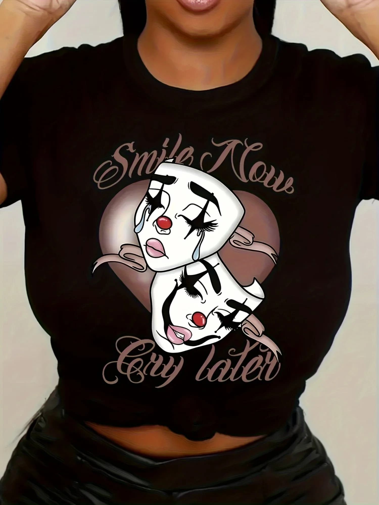 T-shirt grafica da donna con maschera da clown Smile Now Cry Later - Morbida, traspirante, moda estiva casual, girocollo