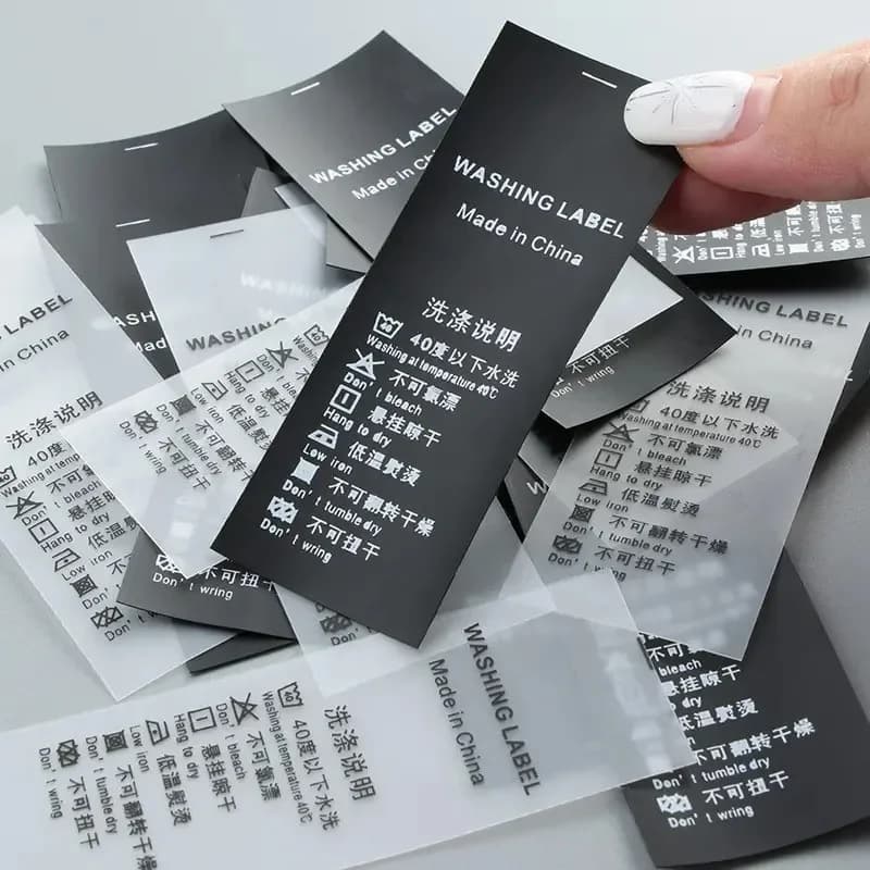 Etichette da cucito per abbigliamento in TPU morbido personalizzato da 150 pezzi - Etichette durevoli resistenti alla lavaggio per abbigliamento sportivo, costumi da bagno, yoga, biancheria intima, 4x6 cm