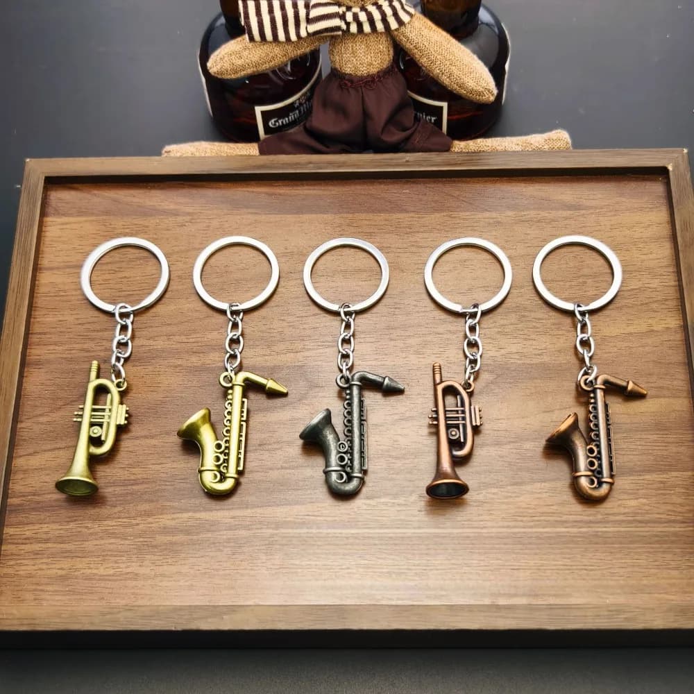 Retro Mini Saxophone Car Keychain Metal Musical Instrument Keychain Bag Pendant Keyring Charm Music Lovers Festival Gift