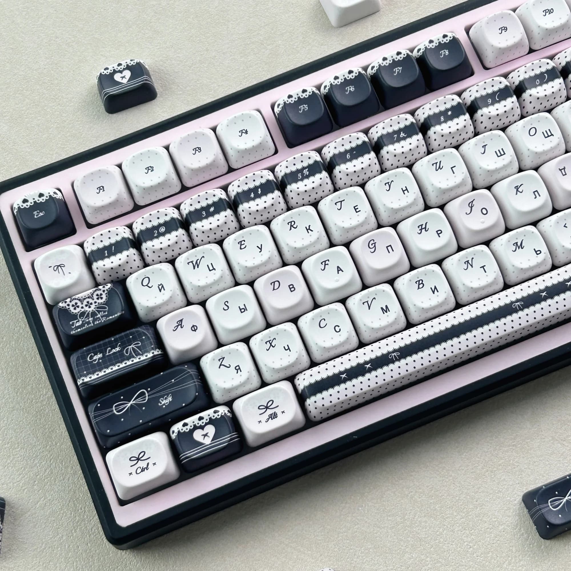 MAIMOOO Russian Keycaps MOA Profile Black Pink Lolita Style PBT Custom Cute Lace Bow Keycap for Mechanical Keyboard Girls Gifts