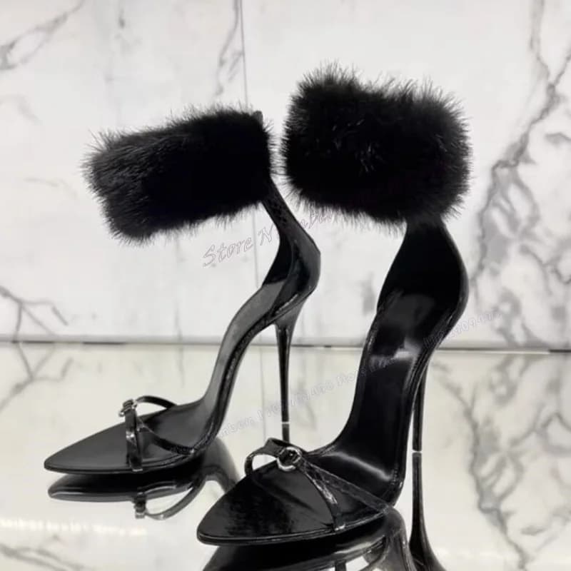 Decorazione in pelliccia nera Sandali con cinturino posteriore Scarpe a punta per le donne Copri tacco Tacchi alti sottili Scarpe sexy 2025 Zapatos Para Mujere